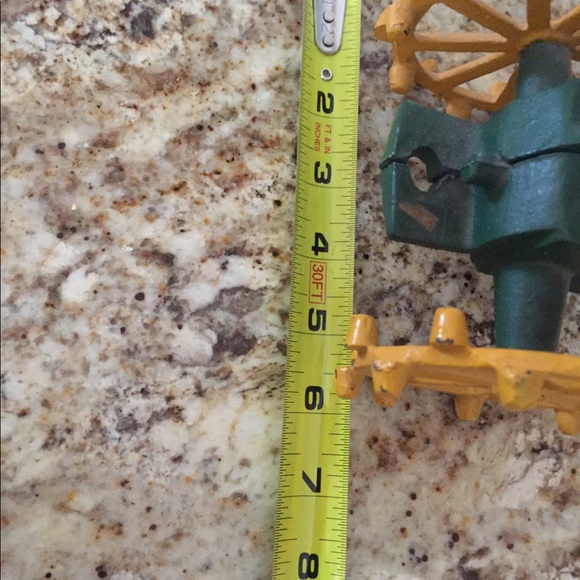 Cast iron John Deere toy tractor - Picture 3 of 7